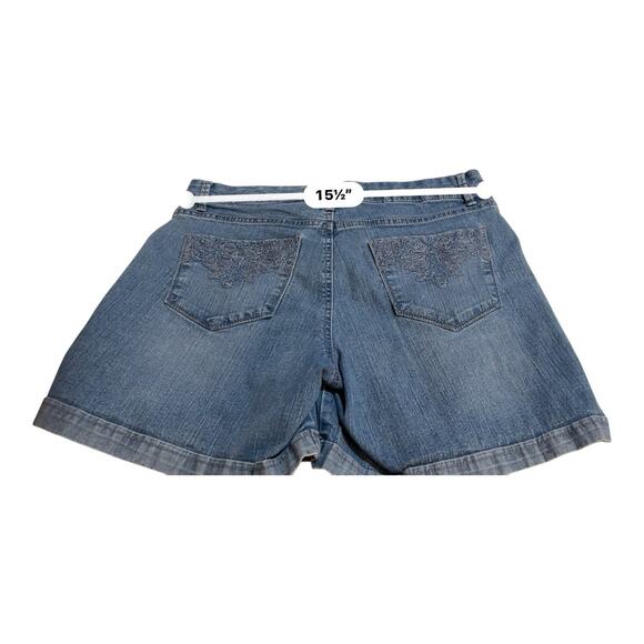 Gloria Vanderbilt Aiden Missy 6 Light Wash Denim Shorts - Picture 6 of 9